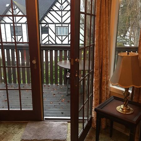 Bed and Breakfast Hemingway'S By The Sea Esquimalt Exterior foto