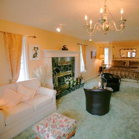 Bed and Breakfast Hemingway'S By The Sea Esquimalt Habitación foto