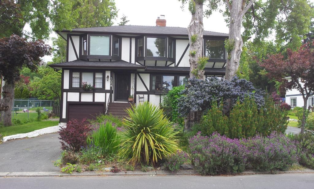 Bed and Breakfast Hemingway'S By The Sea Esquimalt Exterior foto
