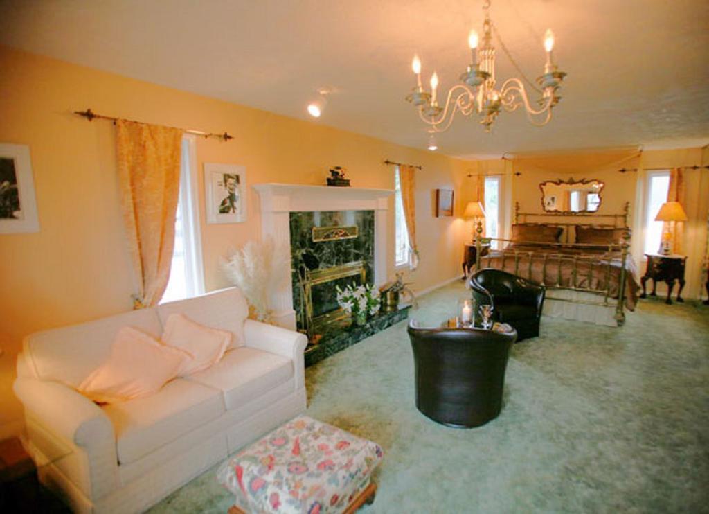 Bed and Breakfast Hemingway'S By The Sea Esquimalt Habitación foto