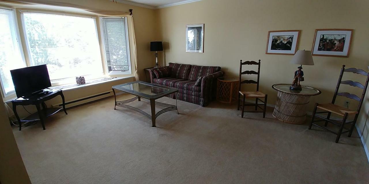 Bed and Breakfast Hemingway'S By The Sea Esquimalt Exterior foto
