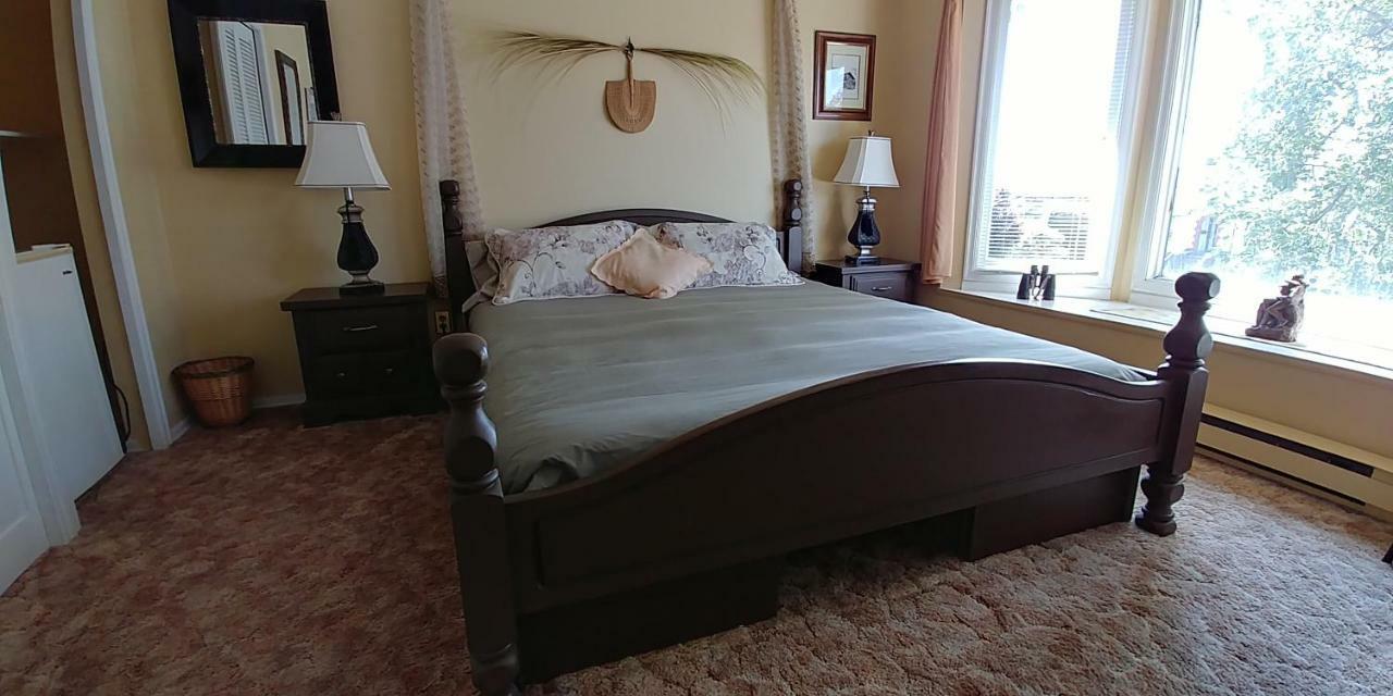 Bed and Breakfast Hemingway'S By The Sea Esquimalt Exterior foto
