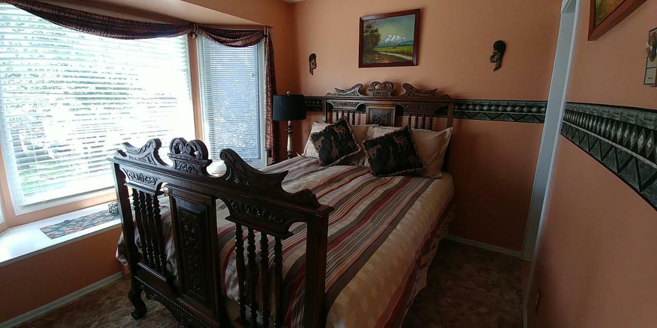 Bed and Breakfast Hemingway'S By The Sea Esquimalt Exterior foto