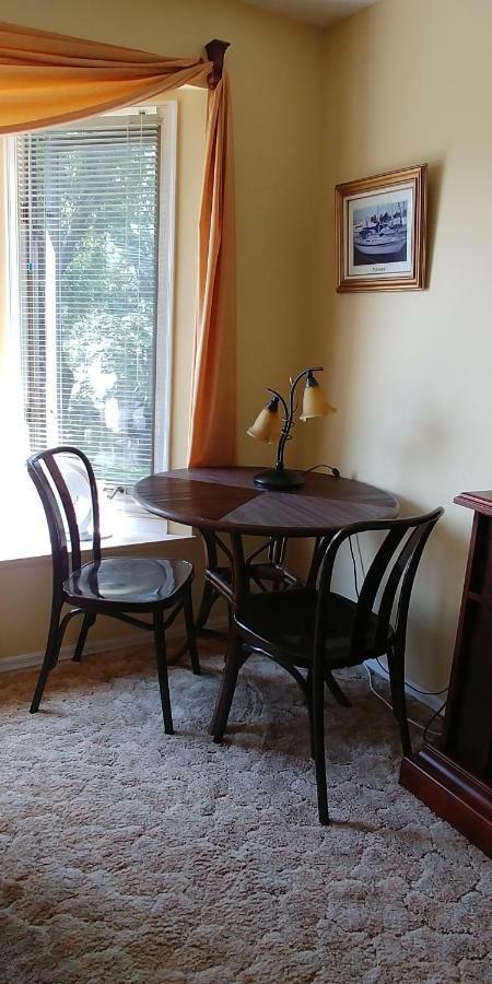 Bed and Breakfast Hemingway'S By The Sea Esquimalt Exterior foto