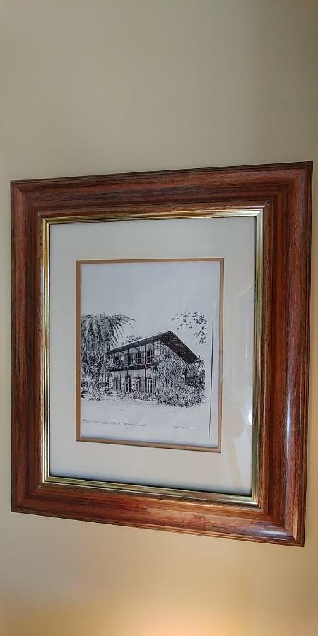 Bed and Breakfast Hemingway'S By The Sea Esquimalt Exterior foto