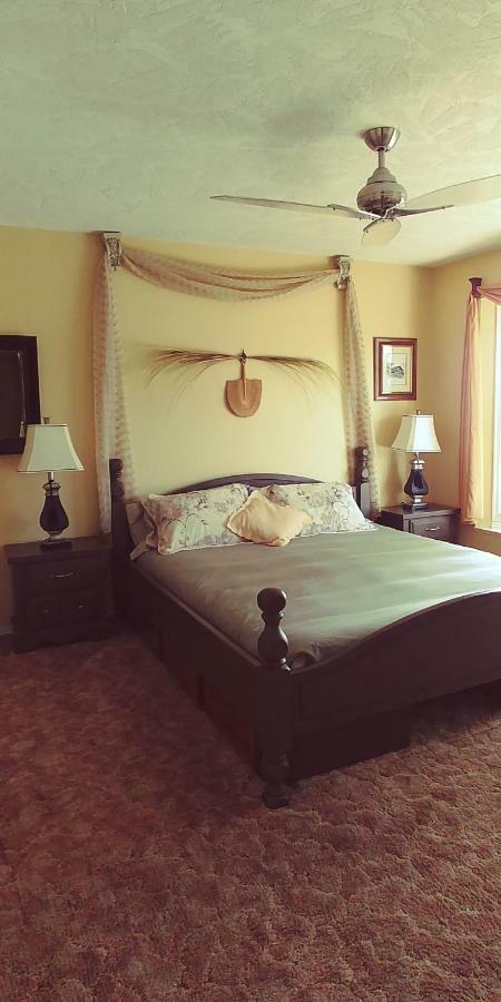 Bed and Breakfast Hemingway'S By The Sea Esquimalt Exterior foto
