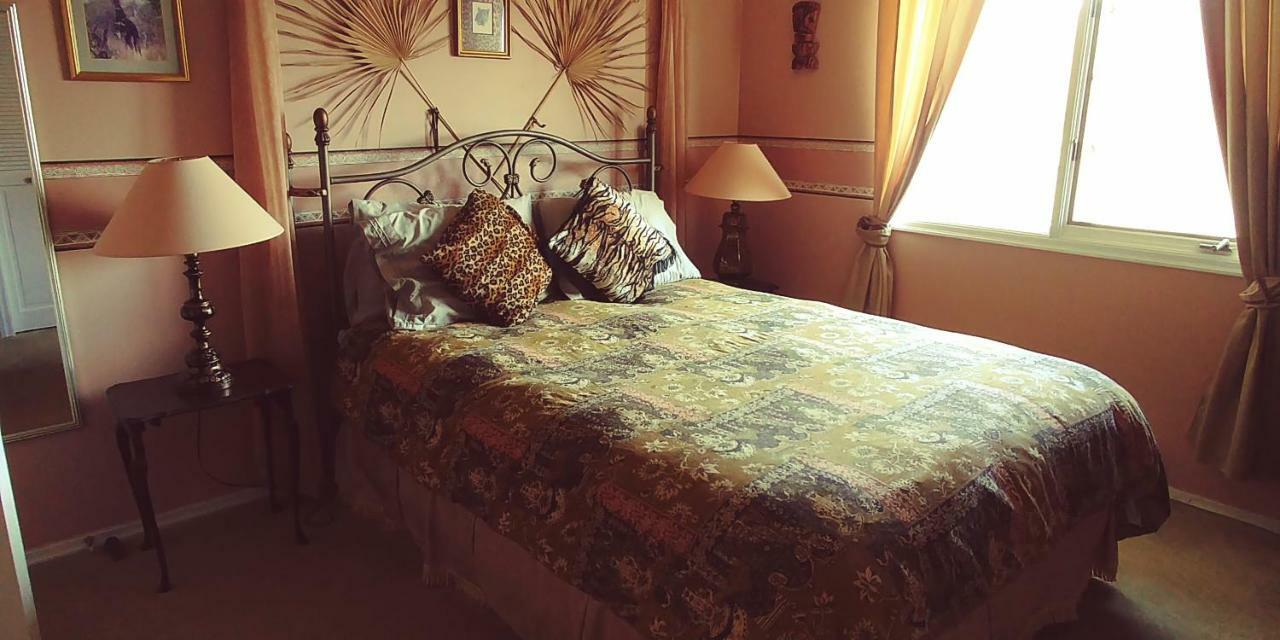 Bed and Breakfast Hemingway'S By The Sea Esquimalt Exterior foto