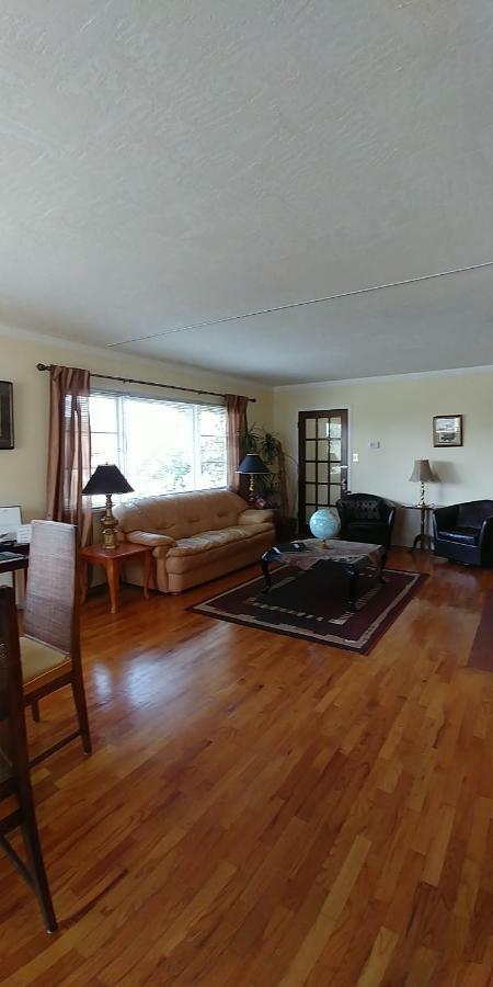 Bed and Breakfast Hemingway'S By The Sea Esquimalt Exterior foto