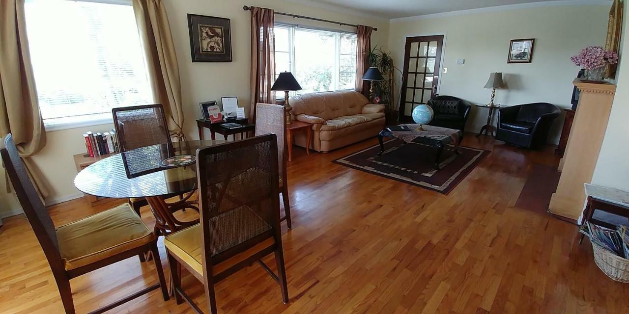 Bed and Breakfast Hemingway'S By The Sea Esquimalt Exterior foto